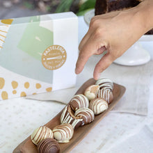 Cargar imagen en el visor de la galería, Bolitas de Miga y Caluga