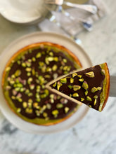 Cargar imagen en el visor de la galería, Cheesecake Dubai Pistacho