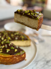 Cargar imagen en el visor de la galería, Cheesecake Dubai Pistacho