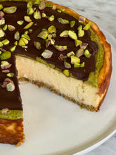 Cargar imagen en el visor de la galería, Cheesecake Dubai Pistacho