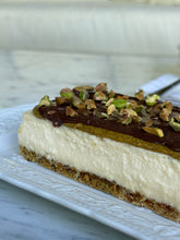 Cargar imagen en el visor de la galería, Barras Congeledas Cheesecake Dubai Pistacho