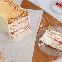 Cargar imagen en el visor de la galería, Torta Merengue Almendras Frambuesa