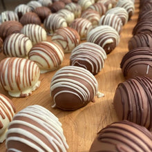 Cargar imagen en el visor de la galería, Bolitas de Miga y Caluga Bañadas