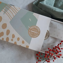 Cargar imagen en el visor de la galería, Caja Bolitas de Miga y Caluga