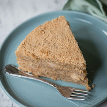 Cargar imagen en el visor de la galería, Torta Miga, Caluga y Nueces