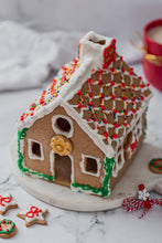Cargar imagen en el visor de la galería, Casita de Navidad Para Armar

