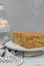 Cargar imagen en el visor de la galería, Torta panqueque nuez manjar
