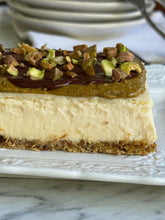 Cargar imagen en el visor de la galería, Barras Congeledas Cheesecake Dubai Pistacho
