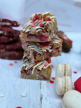 Cargar imagen en el visor de la galería, Box San Valentín - Selección Gourmet
