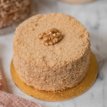 Cargar imagen en el visor de la galería, Mini Torta Miga, Caluga y Nueces
